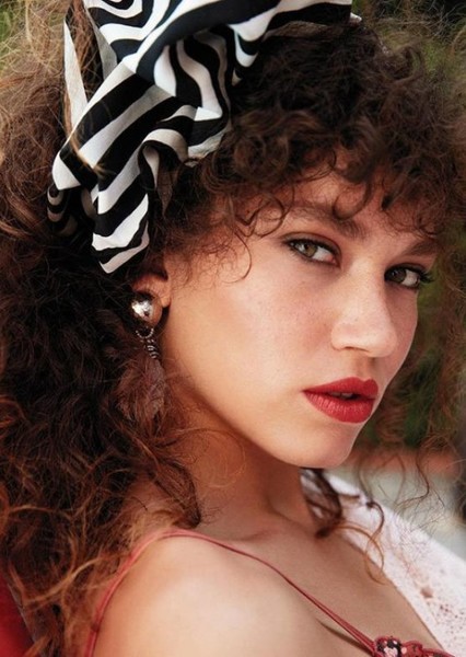 Melisa Şenolsun photo