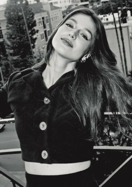Melissa Benoist photo