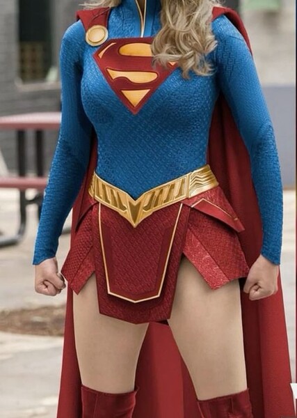 Melissa Benoist photo