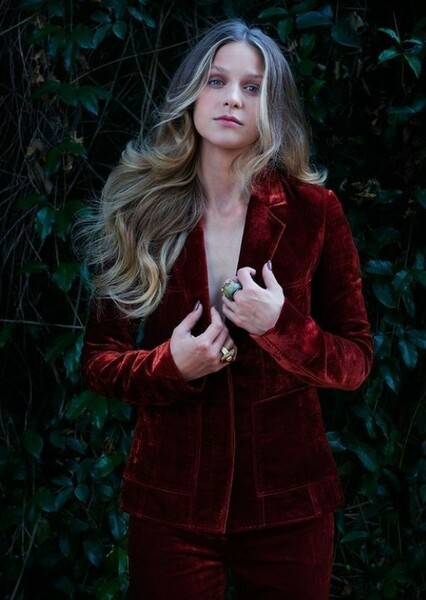 Melissa Benoist photo