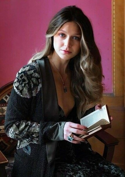Melissa Benoist photo