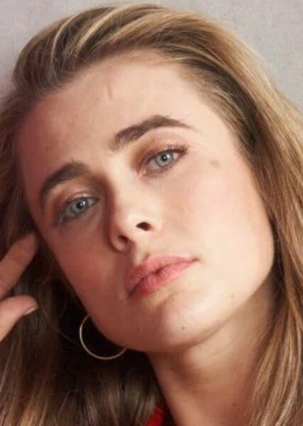 Melissa Roxburgh photo