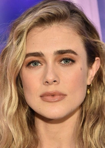 Melissa Roxburgh photo