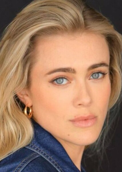 Melissa Roxburgh photo