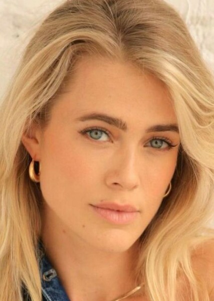 Melissa Roxburgh photo
