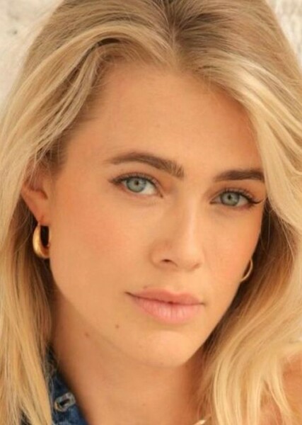 Melissa Roxburgh photo