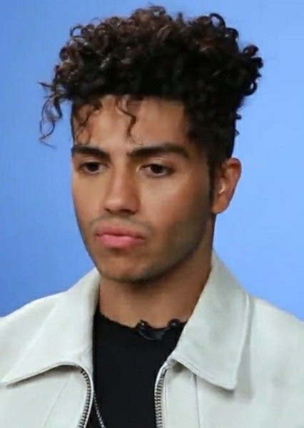 Mena Massoud photo