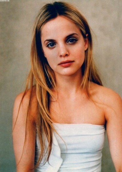 Mena Suvari