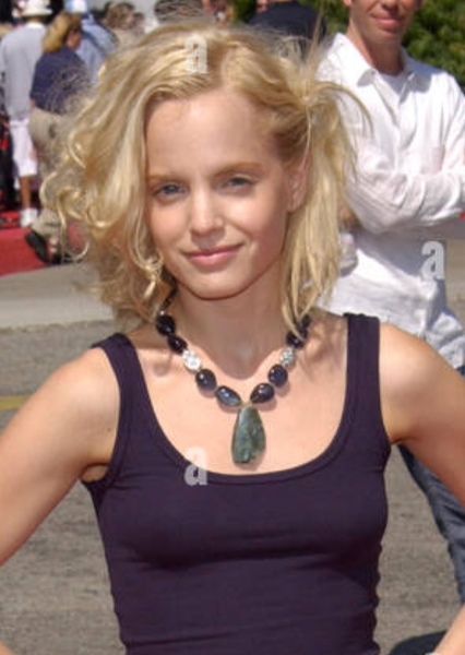 Mena Suvari photo