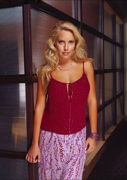 Mercedes McNab