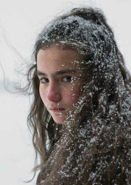 Merve Dizdar photo