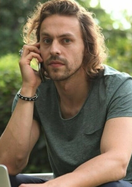 Metin Akdülger photo