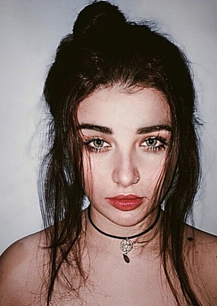 Mia Alves photo