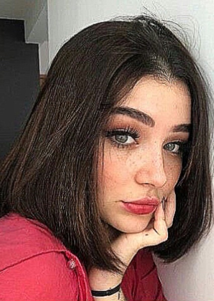 Mia Alves photo