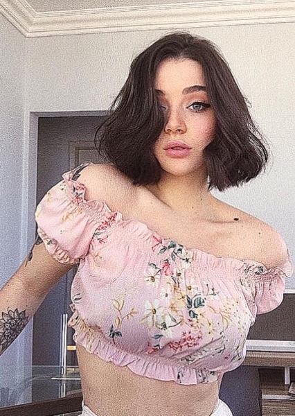 Mia Alves photo