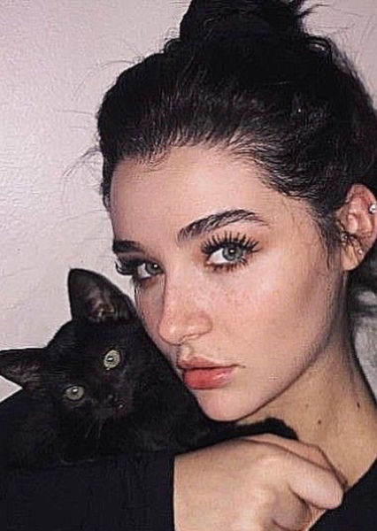 Mia Alves photo
