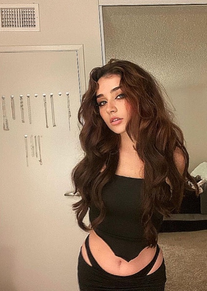 Mia Alves photo