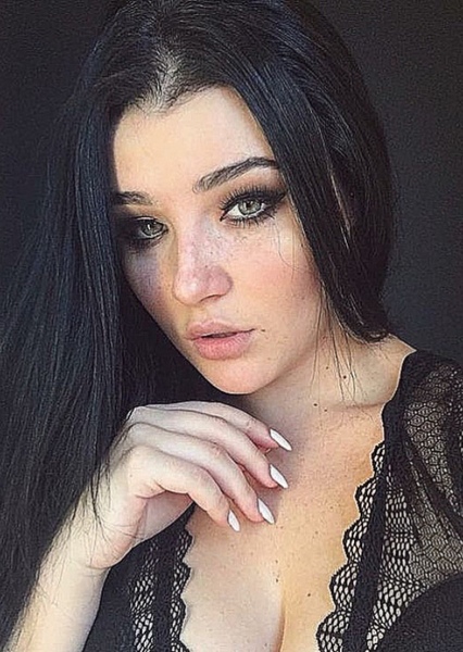 Mia Alves photo