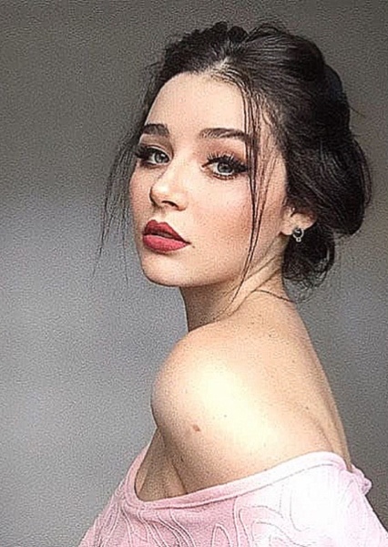 Mia Alves photo