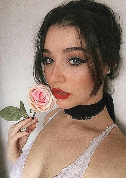 Mia Alves photo