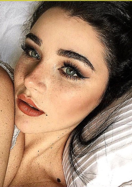 Mia Alves photo