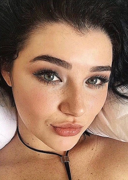 Mia Alves photo