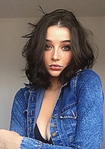 Mia Alves photo
