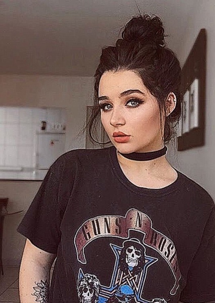 Mia Alves photo