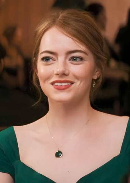 Mia Dolan photo