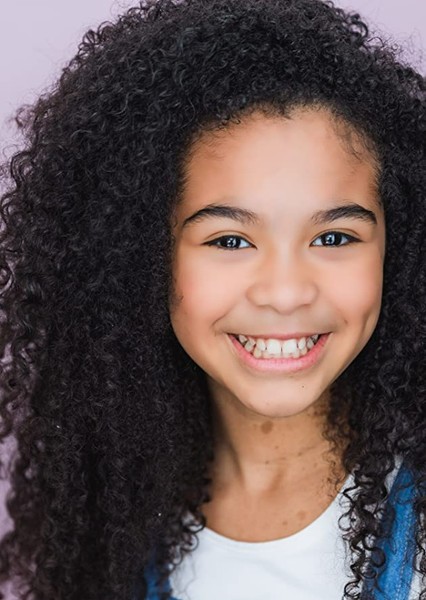 Mia Fowler photo