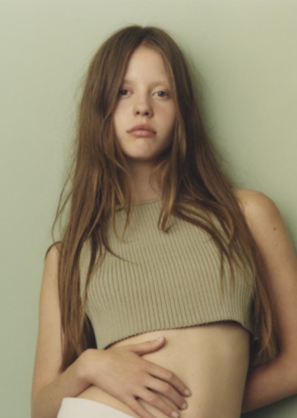 Mia Goth photo