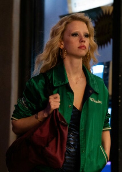 Mia Goth photo