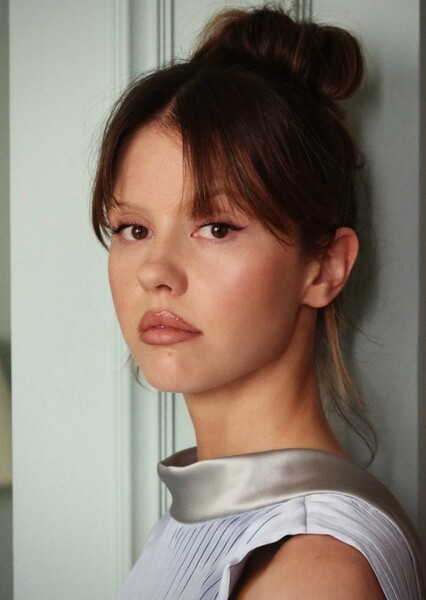 Mia Goth photo