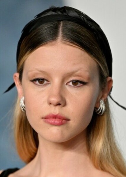 Mia Goth photo