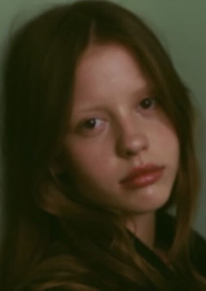 Mia Goth photo