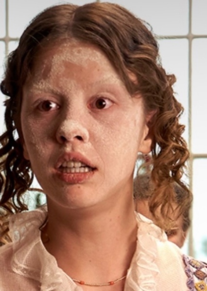 Mia Goth photo