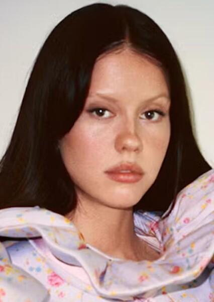 Mia Goth photo