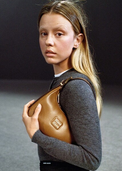 Mia Goth photo