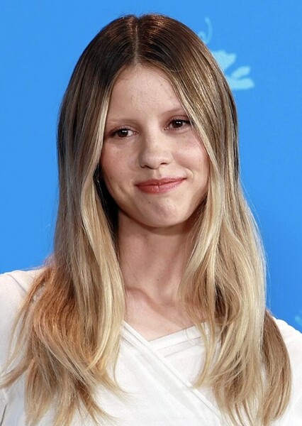 Mia Goth photo