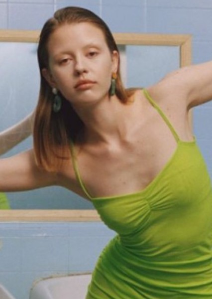 Mia Goth photo