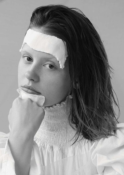 Mia Goth photo