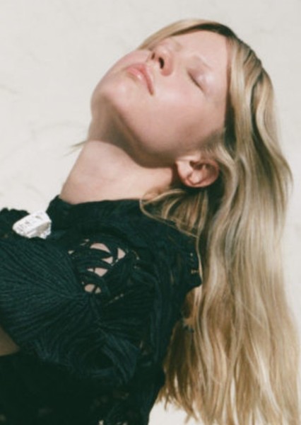 Mia Goth photo