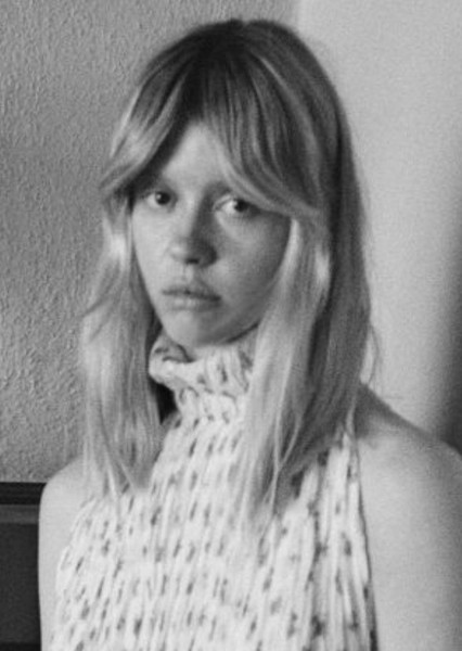 Mia Goth photo