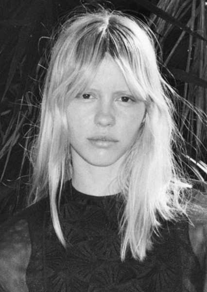 Mia Goth photo