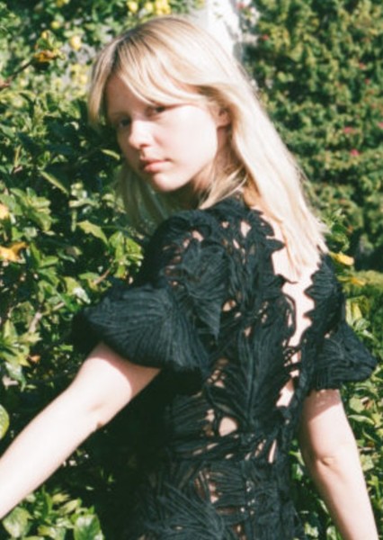 Mia Goth photo