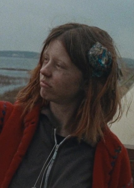 Mia Goth photo