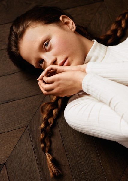 Mia Goth photo