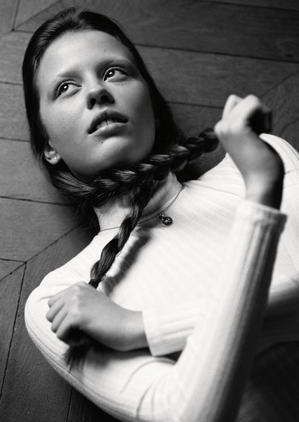 Mia Goth photo