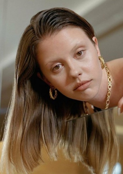 Mia Goth photo
