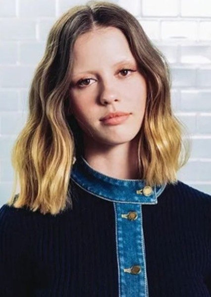 Mia Goth photo